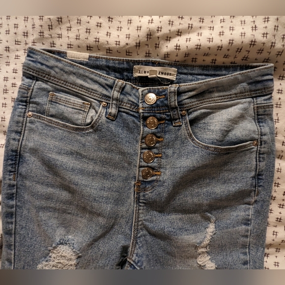 🎉3/$25🎉 LIGHT Almost Famous Jeans - Picture 5 of 5